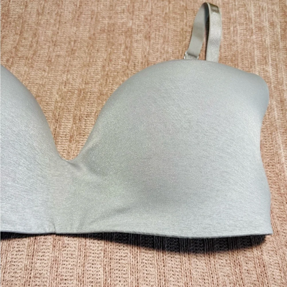 Victoria Secret Women's Light Gray Bra Sz 36DDD - Picture 2 of 5